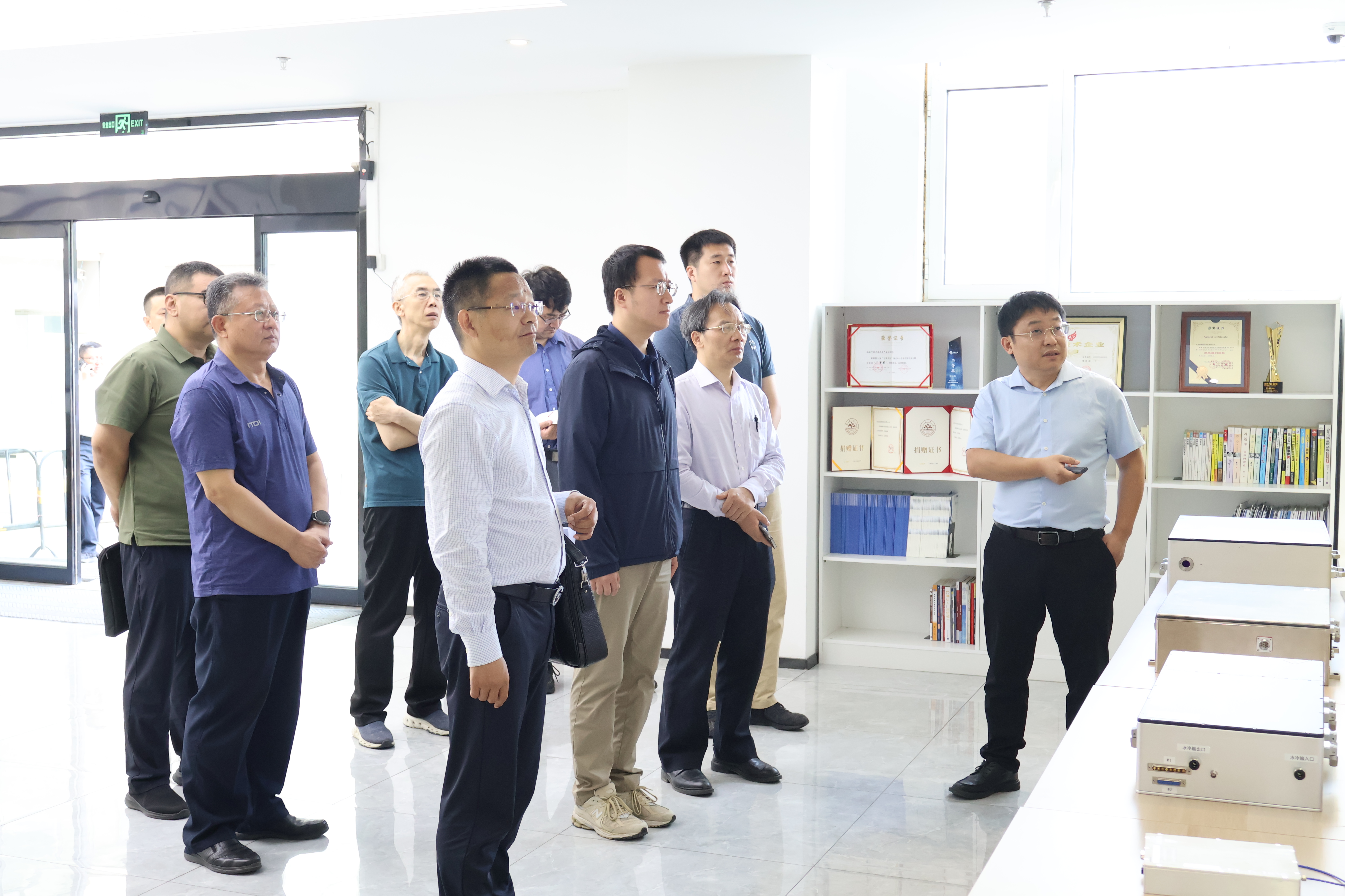 国家工信部激光制造产业创新发展调研组莅临橙子视频考察调研