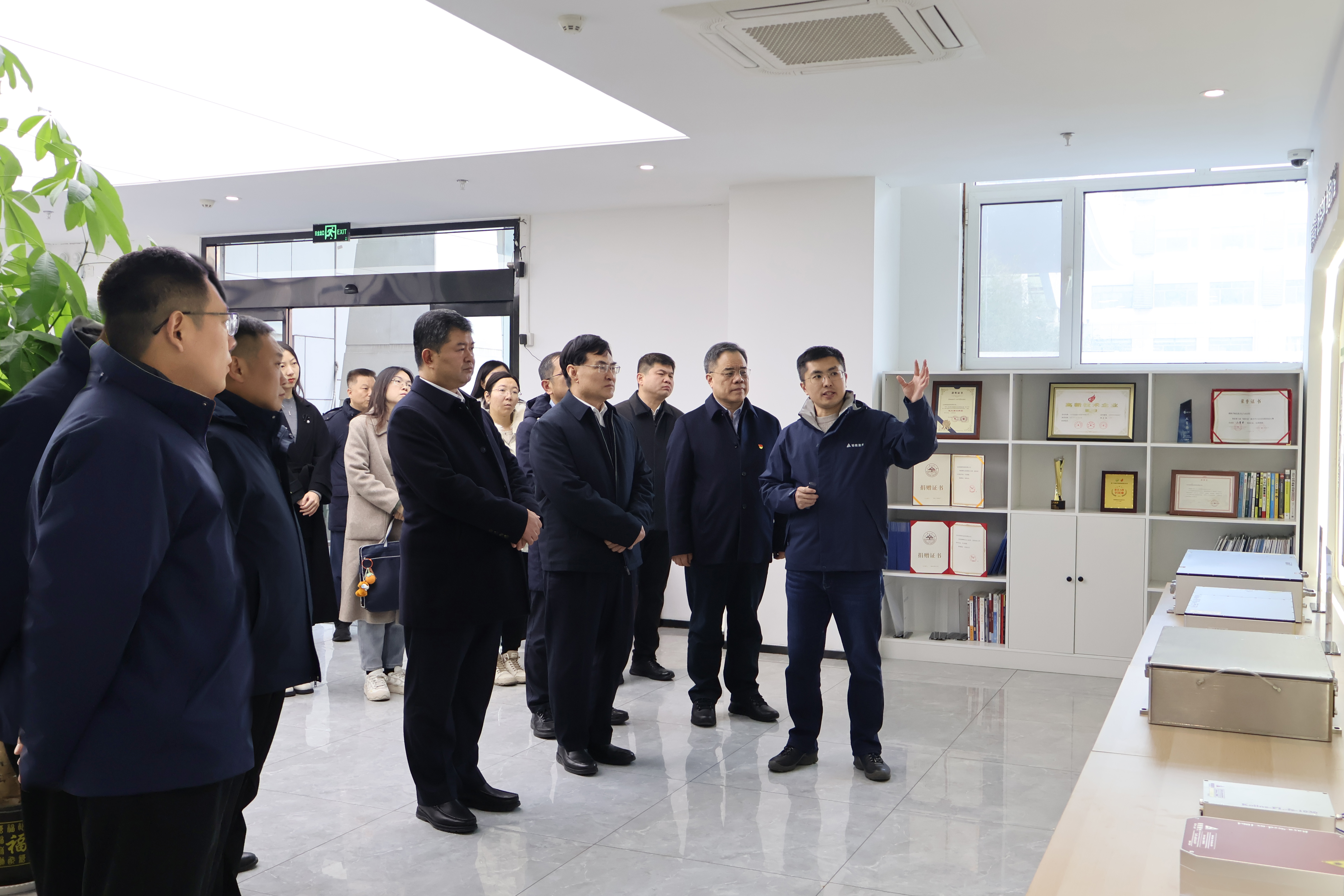 省市区领导莅临橙子视频参观指导